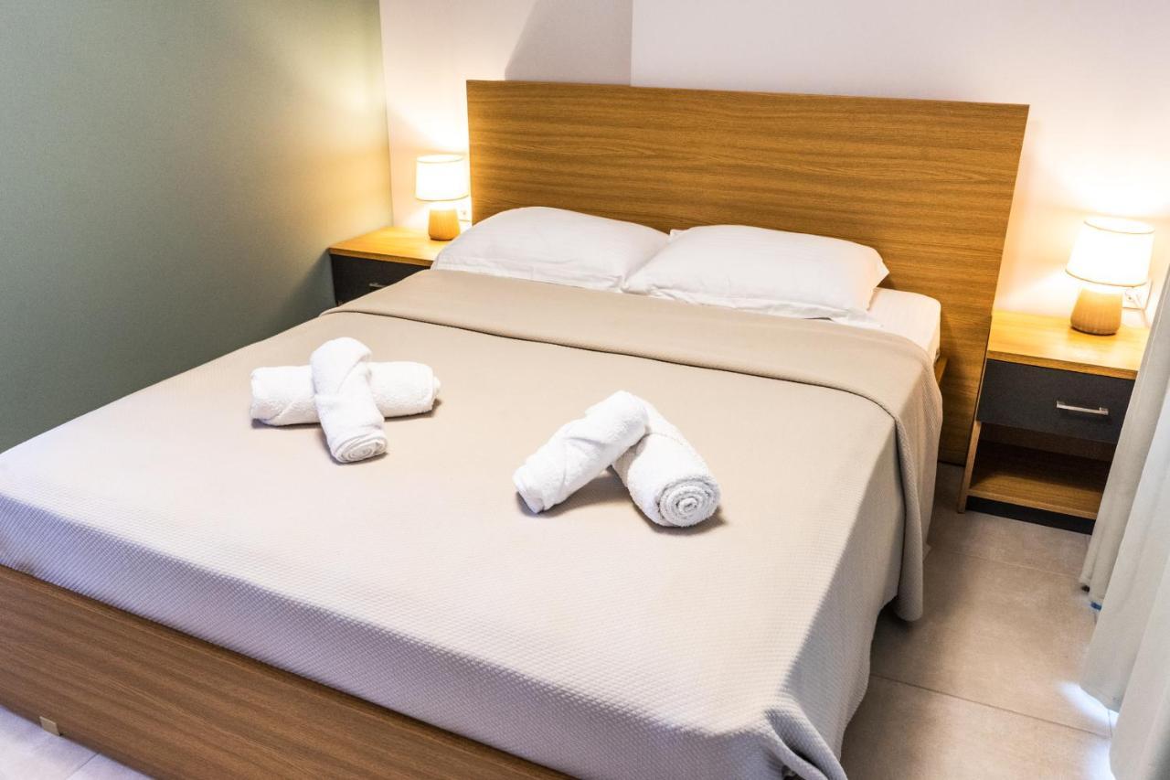 Aparthotel Cynthia Vrasná Esterno foto