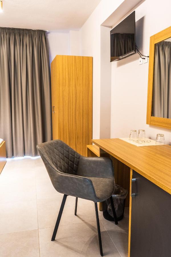 Aparthotel Cynthia Vrasná Esterno foto